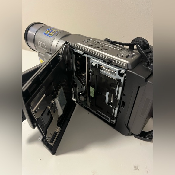 JVC GR-SXM245U Camcorder Camera No Tasted With Charger And Bag , cover takes off - Picture 13 of 16